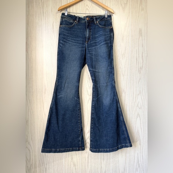 Wrangler Retro Women's Medium Wash High Rise Flare Jeans NWT Size 30x34 - Picture 3 of 5